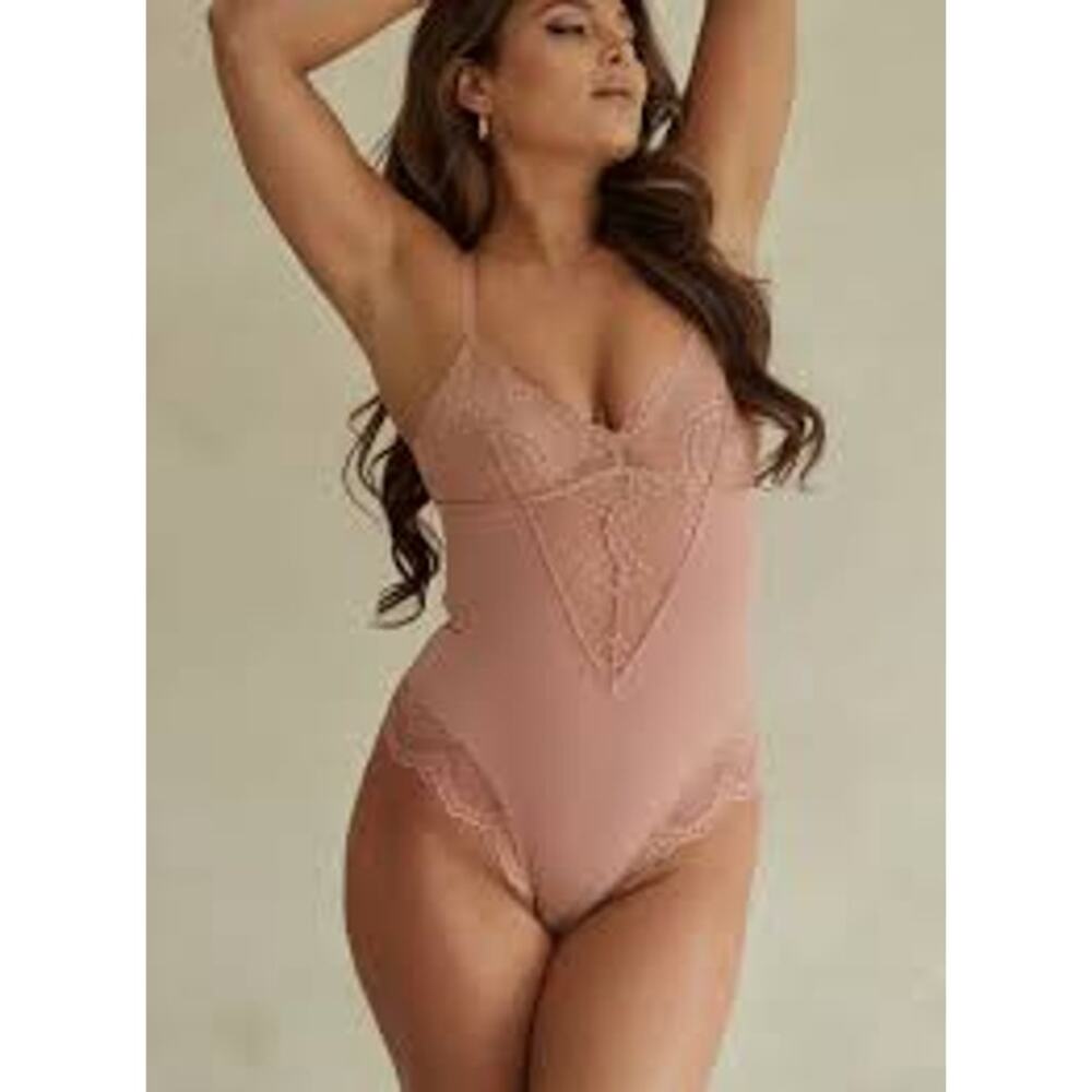 NWT Pinsy Sculpting Lace Bodysuit Shapewear Blush Pink Smoothing Women Small